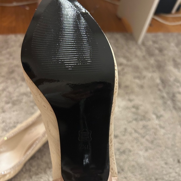 Cararros Lace Gold pointed Toe Heels Size 7.5 - Picture 3 of 5